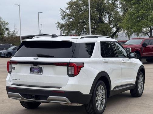 Star White Metallic Tri-Coat 2026 Ford Explorer Platinum
