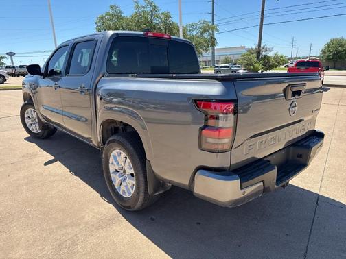 2024 Nissan Frontier SV