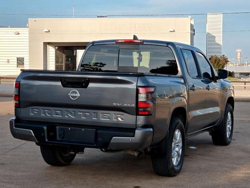 2024 Nissan Frontier SV