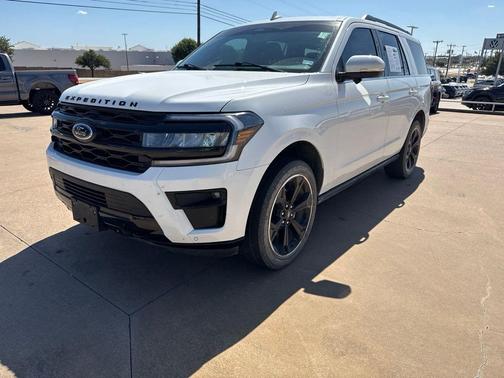 Star White Metallic Tri-Coat 2023 Ford Expedition Limited