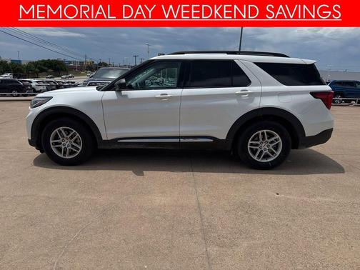 White Metallic 2025 Ford Explorer Active