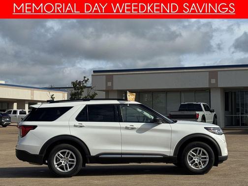 White Metallic 2025 Ford Explorer Active