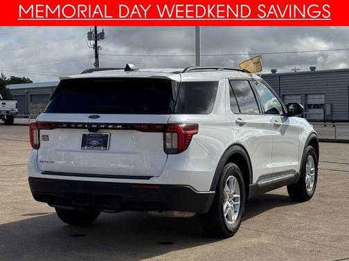 White Metallic 2025 Ford Explorer Active
