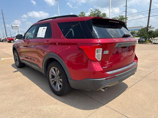 Rapid Red Metallic Tinted Clearcoat 2022 Ford Explorer XLT