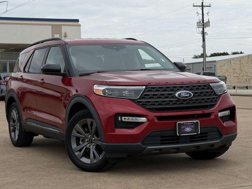 Rapid Red Metallic Tinted Clearcoat 2022 Ford Explorer XLT