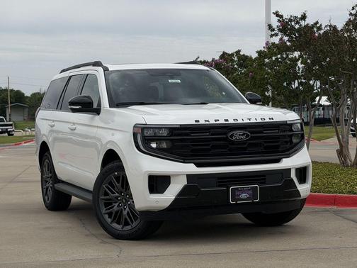 White Metallic 2026 Ford Expedition Platinum