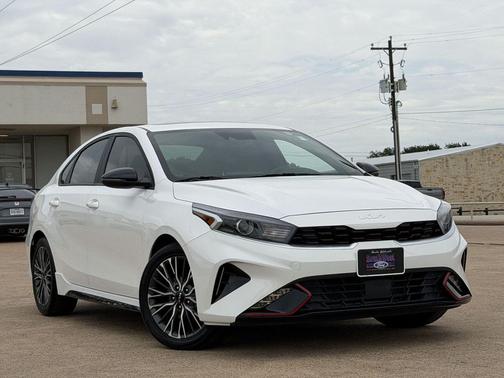 Snow White Pearl 2024 Kia Forte GT-Line