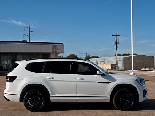 2024 Volkswagen Atlas 2.0T SEL Premium R-Line