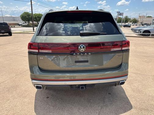 Black 2024 Volkswagen Atlas 2.0T SE w/Technology 4MOTION