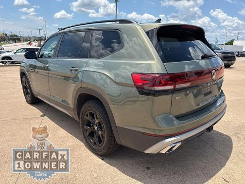 Black 2024 Volkswagen Atlas 2.0T SE w/Technology 4MOTION