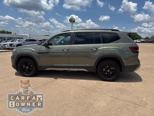 Black 2024 Volkswagen Atlas 2.0T SE w/Technology 4MOTION