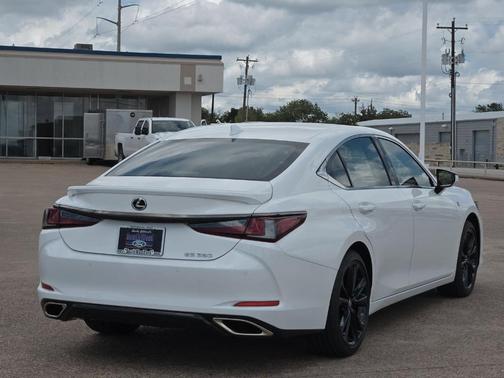2024 Lexus ES 350 F SPORT Handling