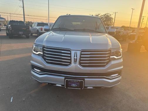 2015 Lincoln Navigator Base