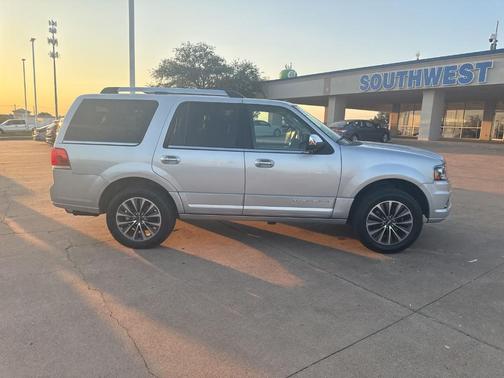 2015 Lincoln Navigator Base