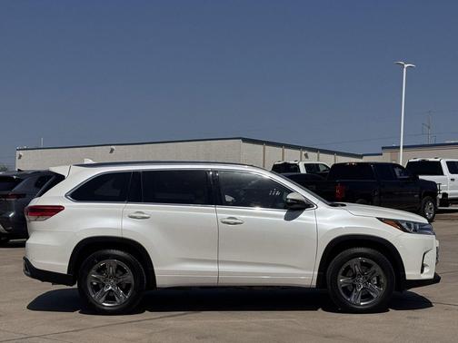 White 2019 Toyota Highlander Limited Platinum