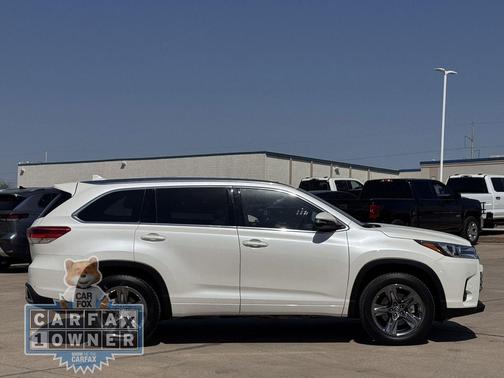 White 2019 Toyota Highlander Limited Platinum