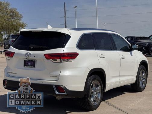 White 2019 Toyota Highlander Limited Platinum