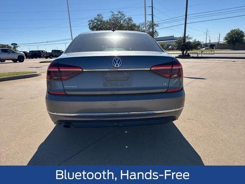 2017 Volkswagen Passat 1.8T R-Line