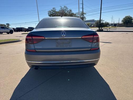 2017 Volkswagen Passat 1.8T R-Line