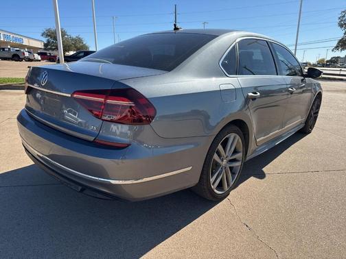 2017 Volkswagen Passat 1.8T R-Line