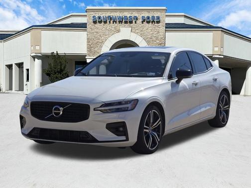 2022 Volvo S60 B5 R-Design