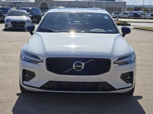 2022 Volvo S60 B5 R-Design