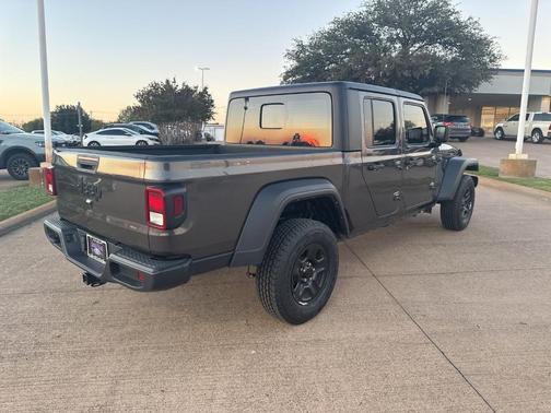 2023 Jeep Gladiator Sport