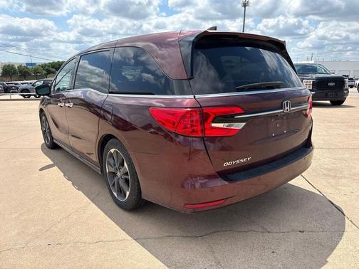 Red 2021 Honda Odyssey Elite