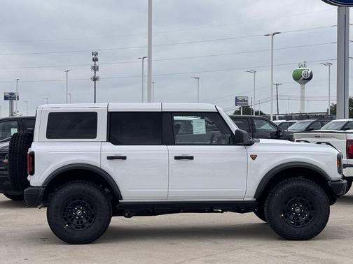 OXFORD WHITE 2026 Ford Bronco Badlands