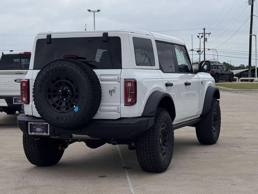 OXFORD WHITE 2026 Ford Bronco Badlands