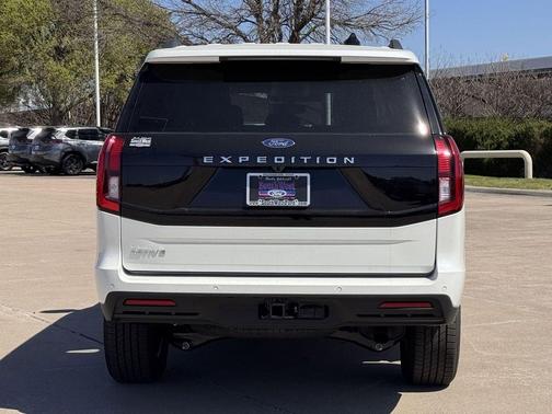 Star White Metallic Tri-Coat 2026 Ford Expedition Active