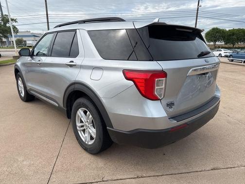 ICONIC SILVER METALLIC 2020 Ford Explorer XLT