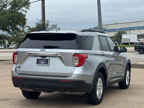 ICONIC SILVER METALLIC 2020 Ford Explorer XLT