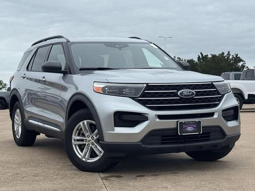 ICONIC SILVER METALLIC 2020 Ford Explorer XLT