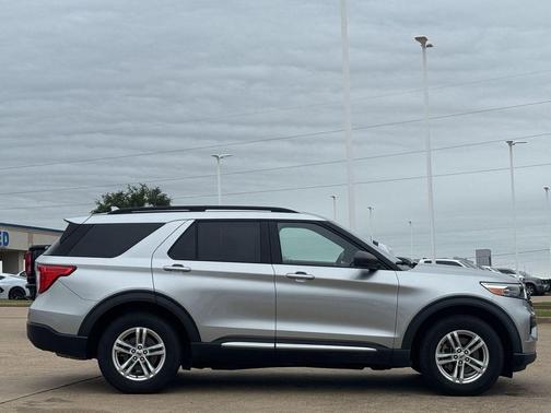 ICONIC SILVER METALLIC 2020 Ford Explorer XLT