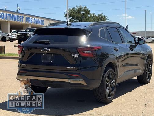 Mosaic Black Metallic 2025 Chevrolet Trax ACTIV