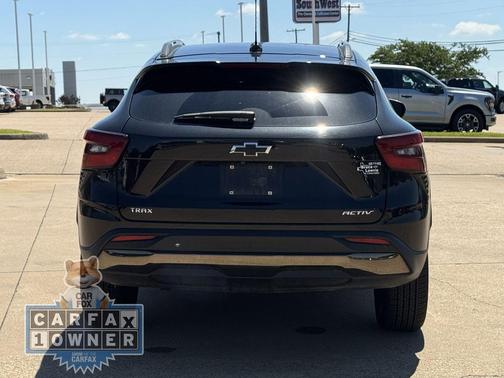 Mosaic Black Metallic 2025 Chevrolet Trax ACTIV