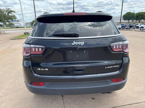 Diamond Black Crystal Pearlcoat 2018 Jeep Compass Limited