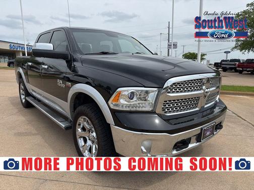 Brilliant Black Crystal Pearlcoat 2017 RAM 1500 Laramie