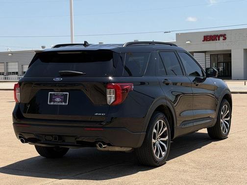 Black Metallic 2022 Ford Explorer ST-Line