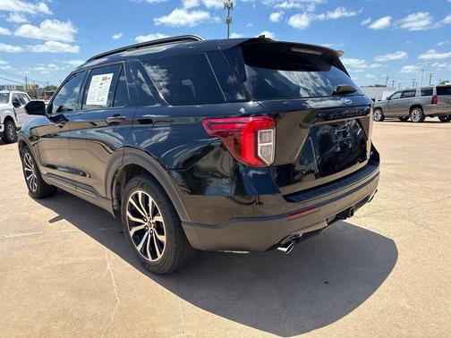 Black Metallic 2022 Ford Explorer ST-Line