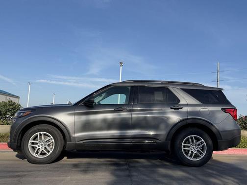 CARBONIZED GRAY METALLIC 2026 Ford Explorer Active