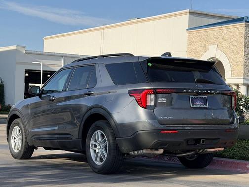 CARBONIZED GRAY METALLIC 2026 Ford Explorer Active