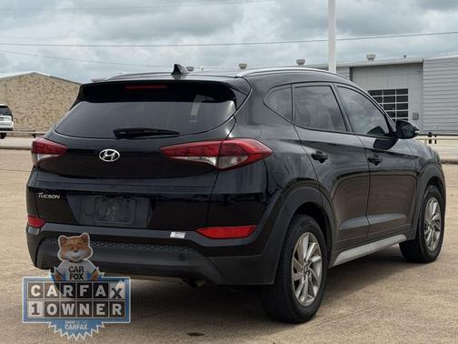 Black Noir Pearl 2017 Hyundai TUCSON SE Plus
