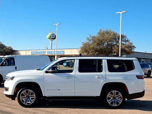 2023 Jeep Wagoneer Base