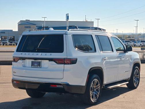 2023 Jeep Wagoneer Base