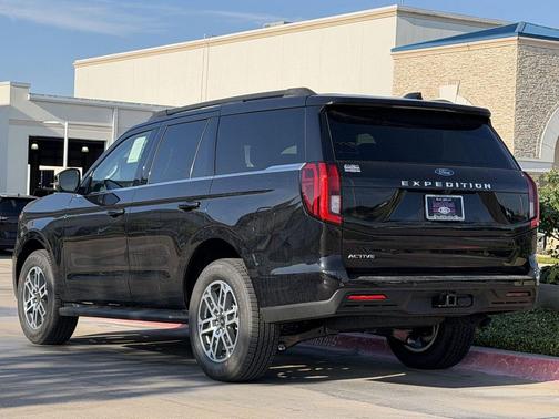 AGATE BLACK METALLIC 2026 Ford Expedition Active
