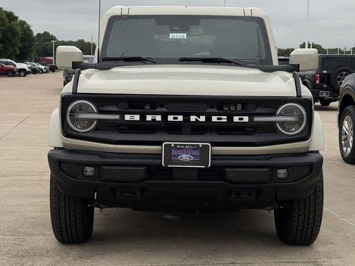 DESERT SAND 2026 Ford Bronco Outer Banks