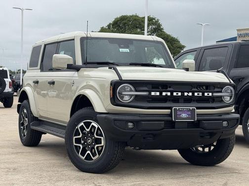 DESERT SAND 2026 Ford Bronco Outer Banks