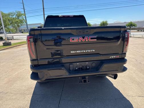 Onyx Black 2024 GMC Sierra 2500 AT4